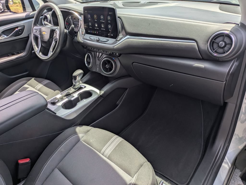 Used 2025 Chevrolet Blazer LT AWD/4WD image 30