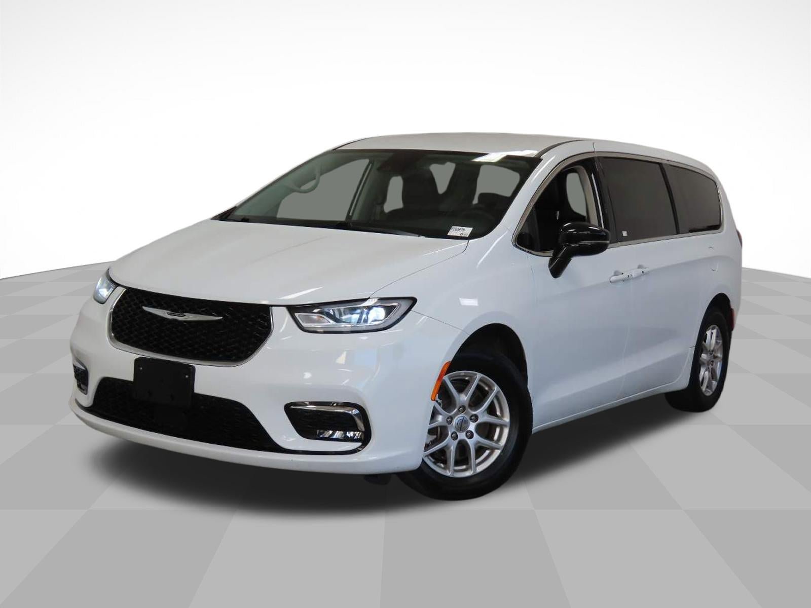 Used 2024 Chrysler Pacifica Touring-L image 1