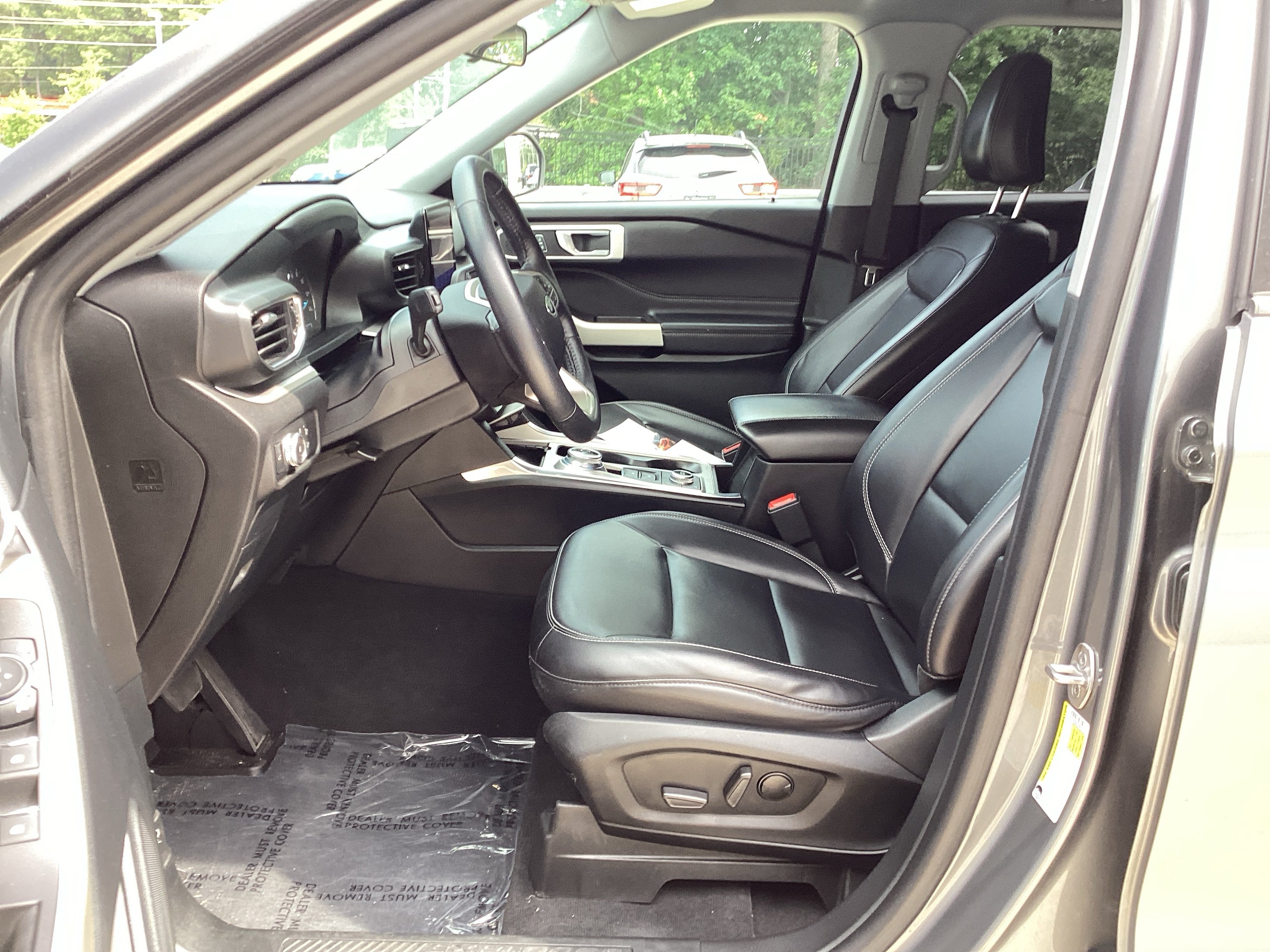 Used 2021 Ford Explorer XLT w/ Equipment Group 202A AWD/4WD image 15