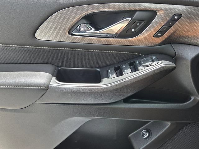 Used 2023 Chevrolet Traverse Premier FWD image 27