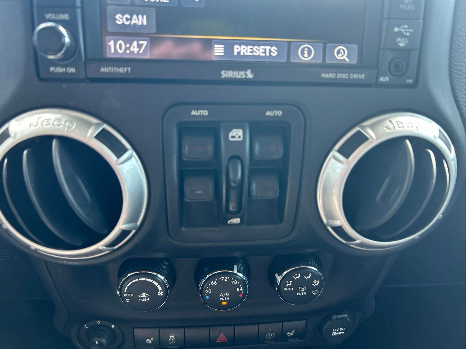 Used 2016 Jeep Wrangler Unlimited Rubicon AWD/4WD image 28