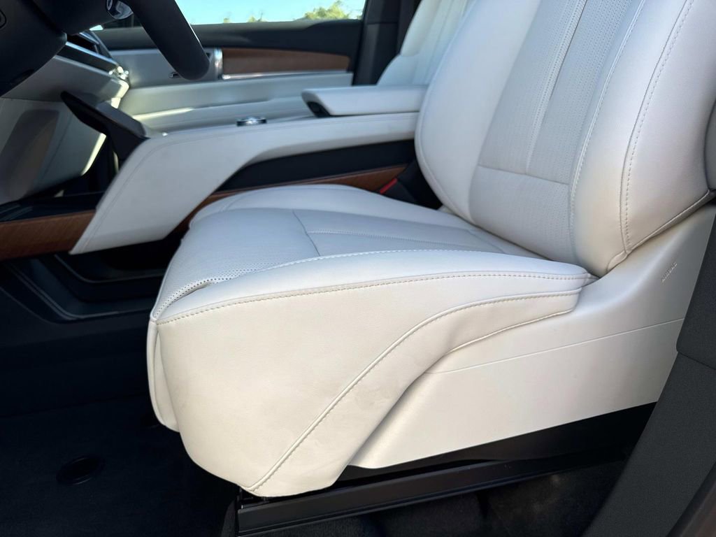 New 2026 Cadillac Vistiq Luxury image 21