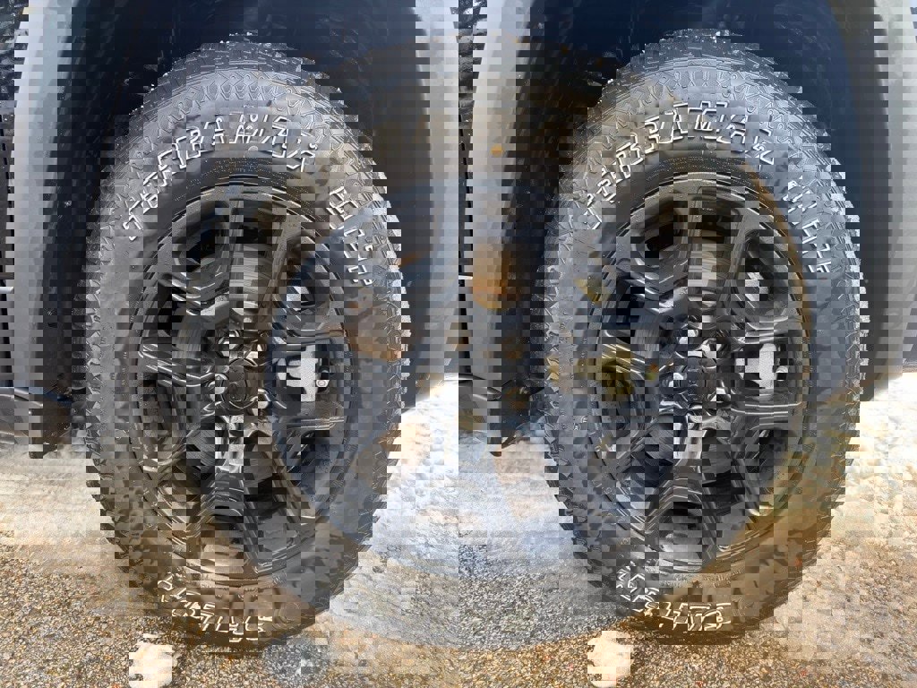 Used 2022 Jeep Cherokee Trailhawk w/ Premium Leather Package image 9