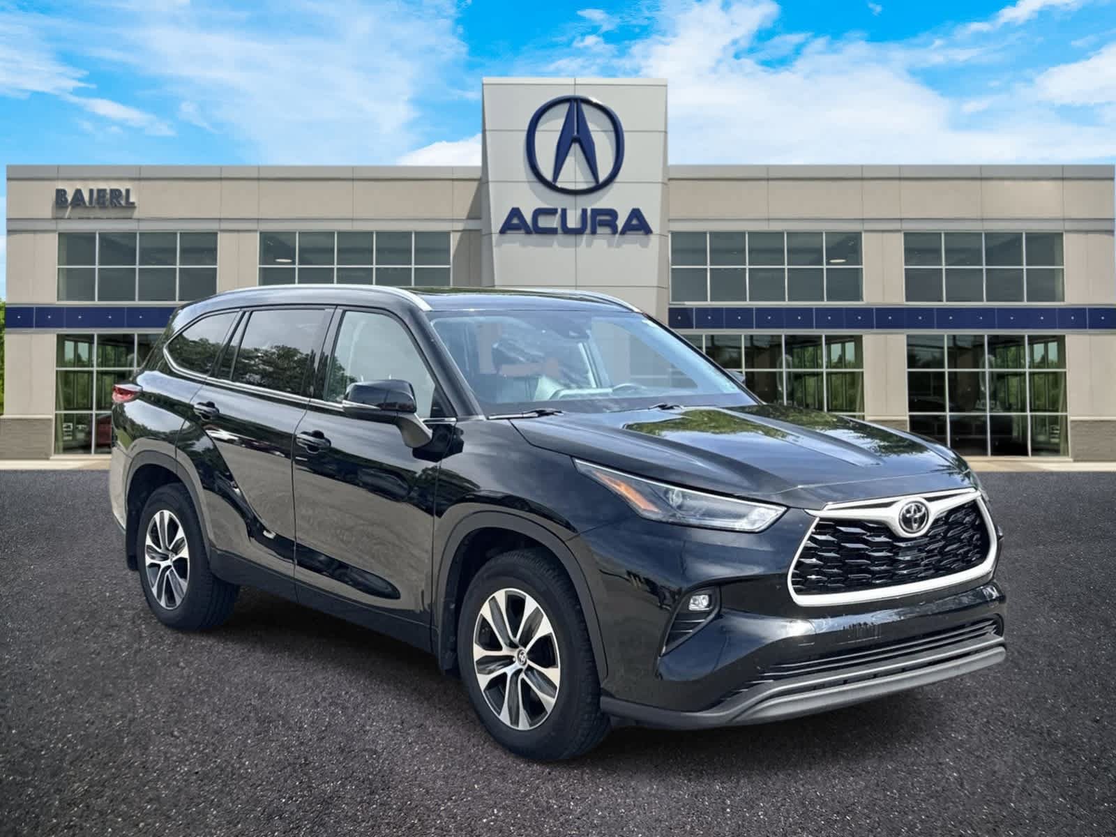 Used 2022 Toyota Highlander XLE AWD/4WD image 7