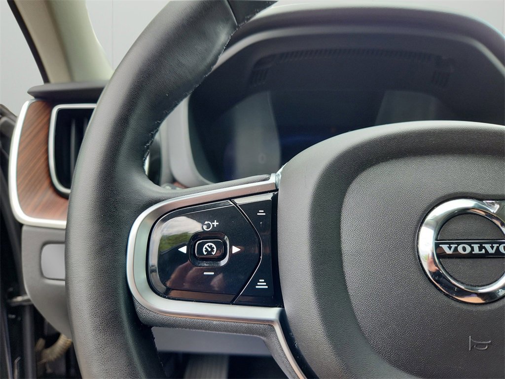 Used 2023 Volvo XC60 B5 Plus image 13