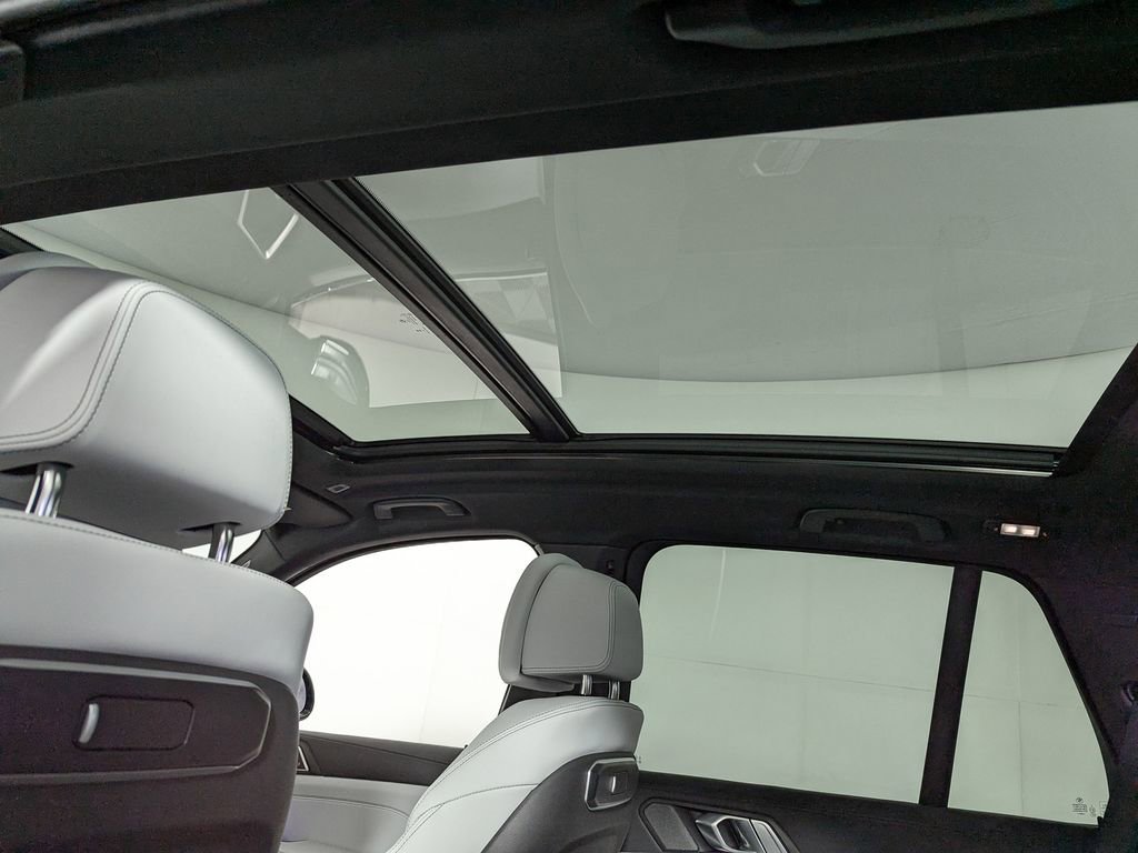 Used 2026 BMW X5 M60i image 12
