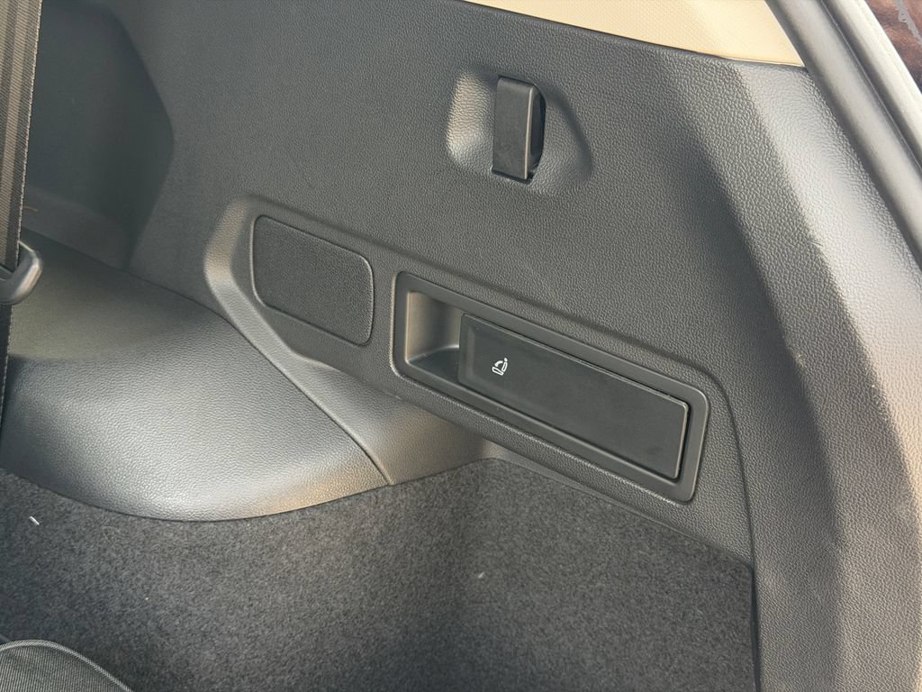 Certified 2023 Volkswagen Tiguan SE FWD image 29