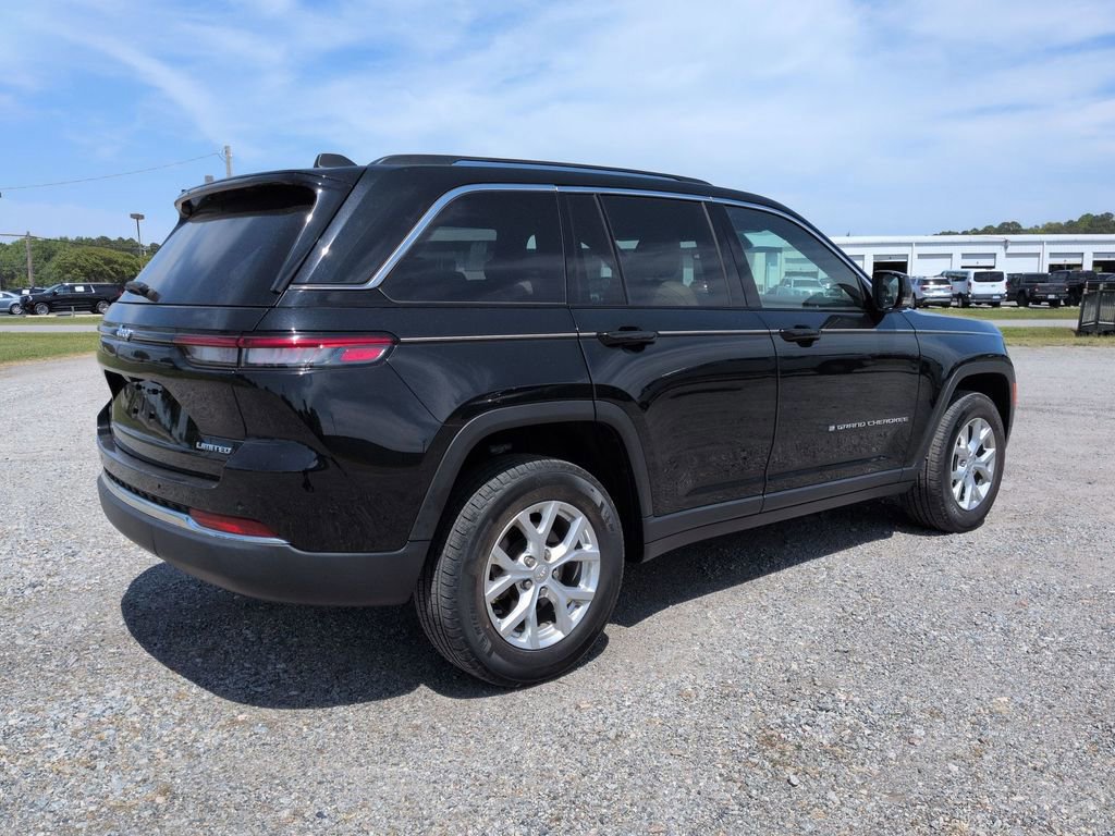 Used 2023 Jeep Grand Cherokee Limited image 3