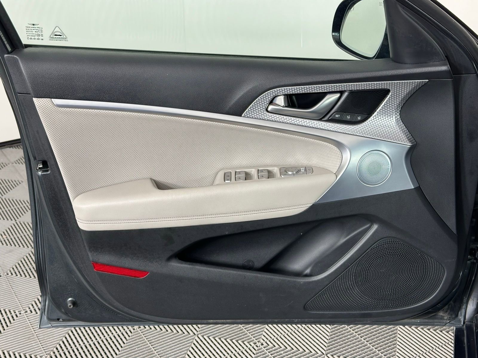 Used 2023 Genesis G70 2.0T w/ Sport Prestige Package image 37