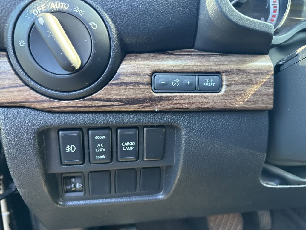 Used 2017 Nissan Titan SL AWD/4WD image 11