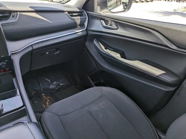 Used 2023 Jeep Grand Cherokee L Laredo RWD image 18