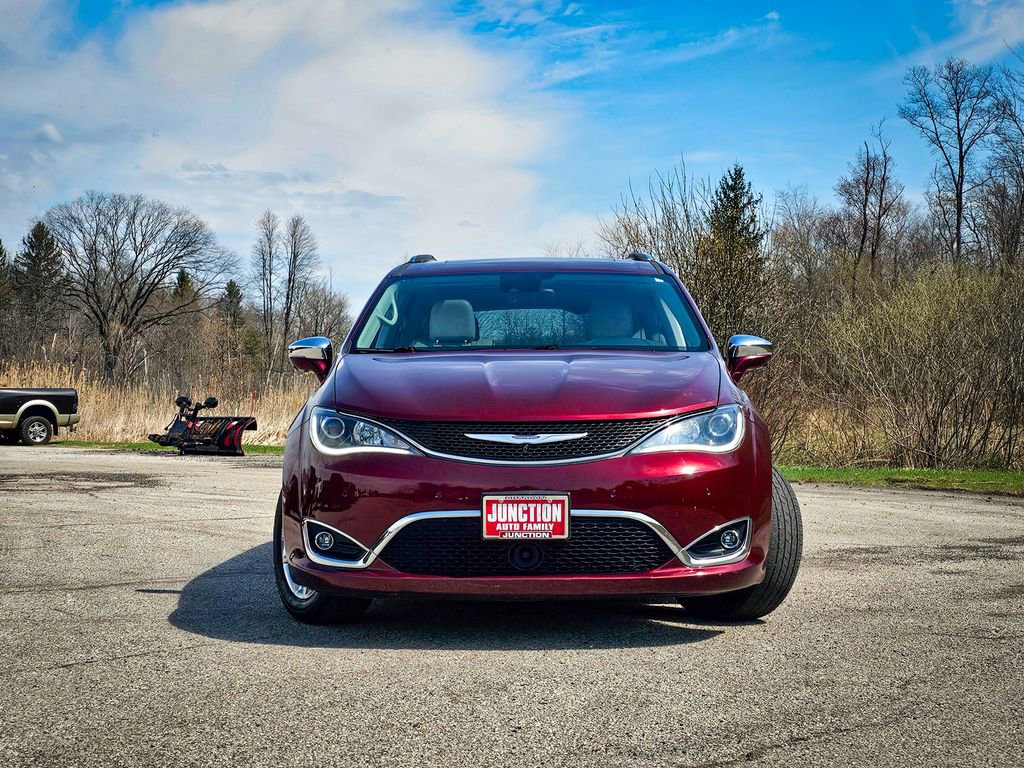Used 2017 Chrysler Pacifica Limited w/ UConnect Theater Package image 8