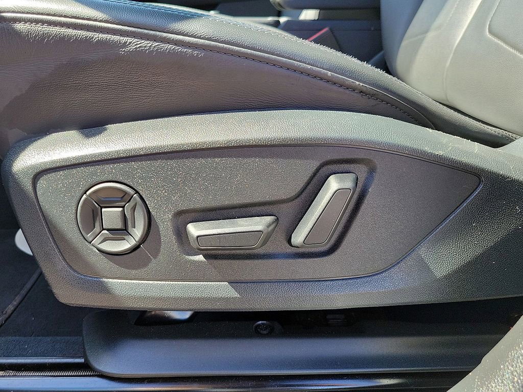 Used 2025 Audi Q3 2.0T Premium AWD/4WD image 17