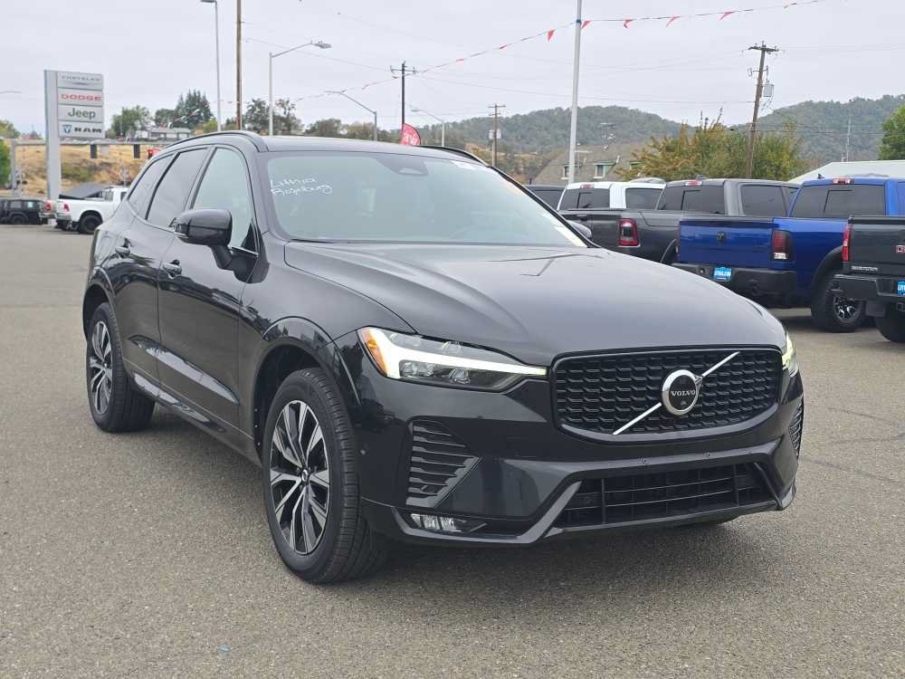 Used 2023 Volvo XC60 B5 Plus AWD/4WD image 11