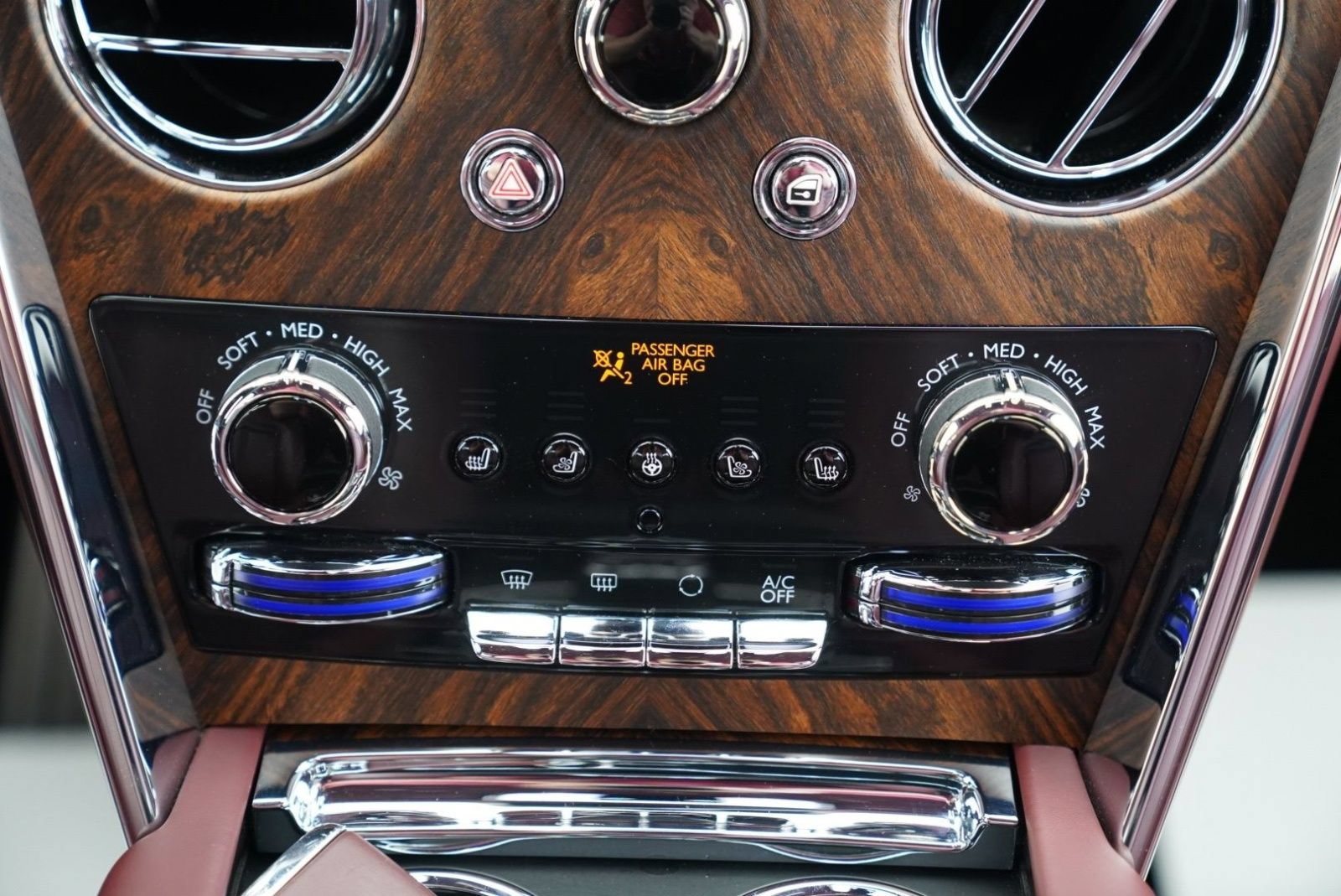 Certified 2020 Rolls-Royce Cullinan AWD/4WD image 29