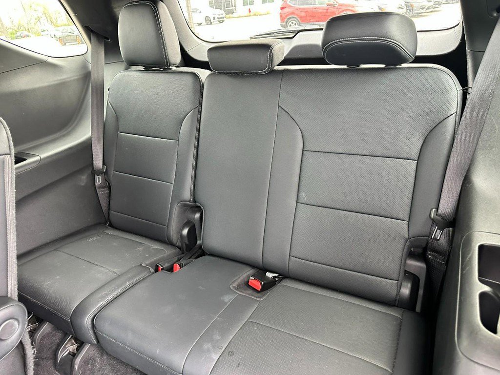 Used 2025 Chevrolet Traverse LT image 11
