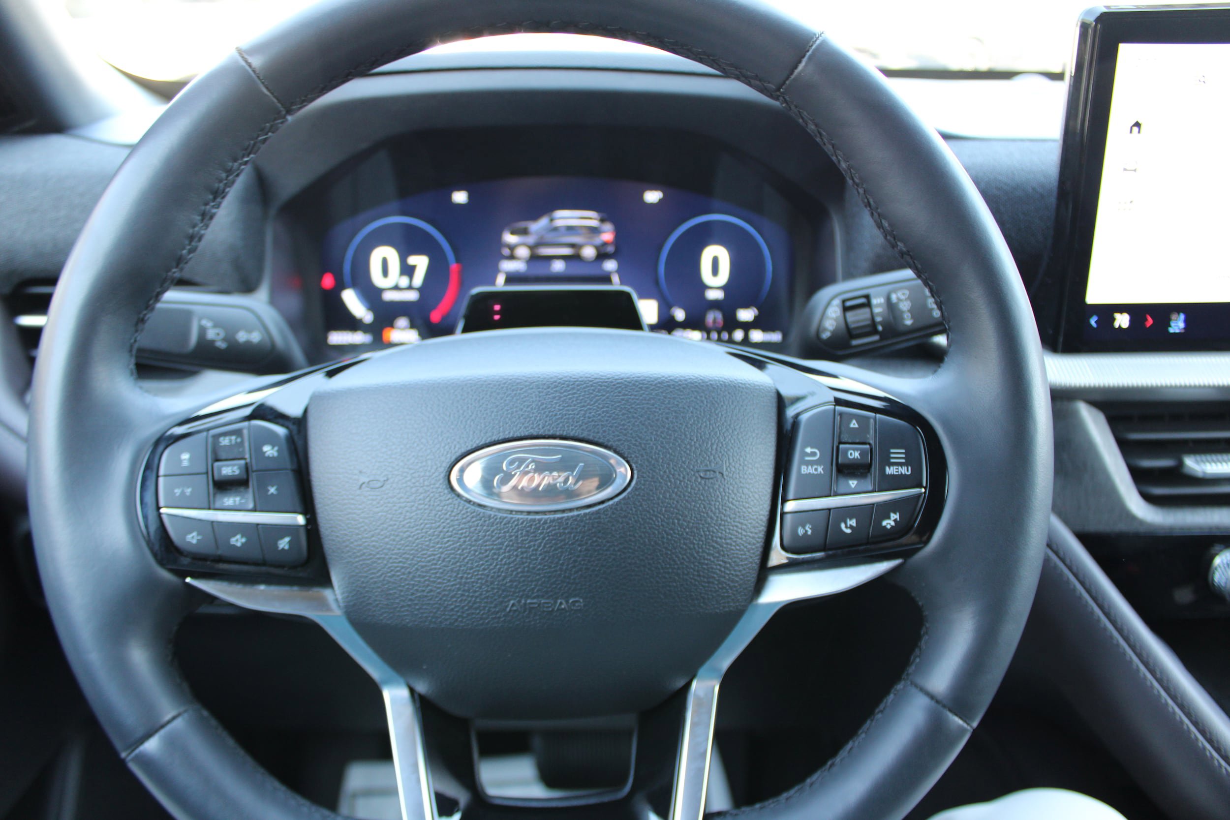 Used 2025 Ford Explorer Platinum AWD/4WD image 23