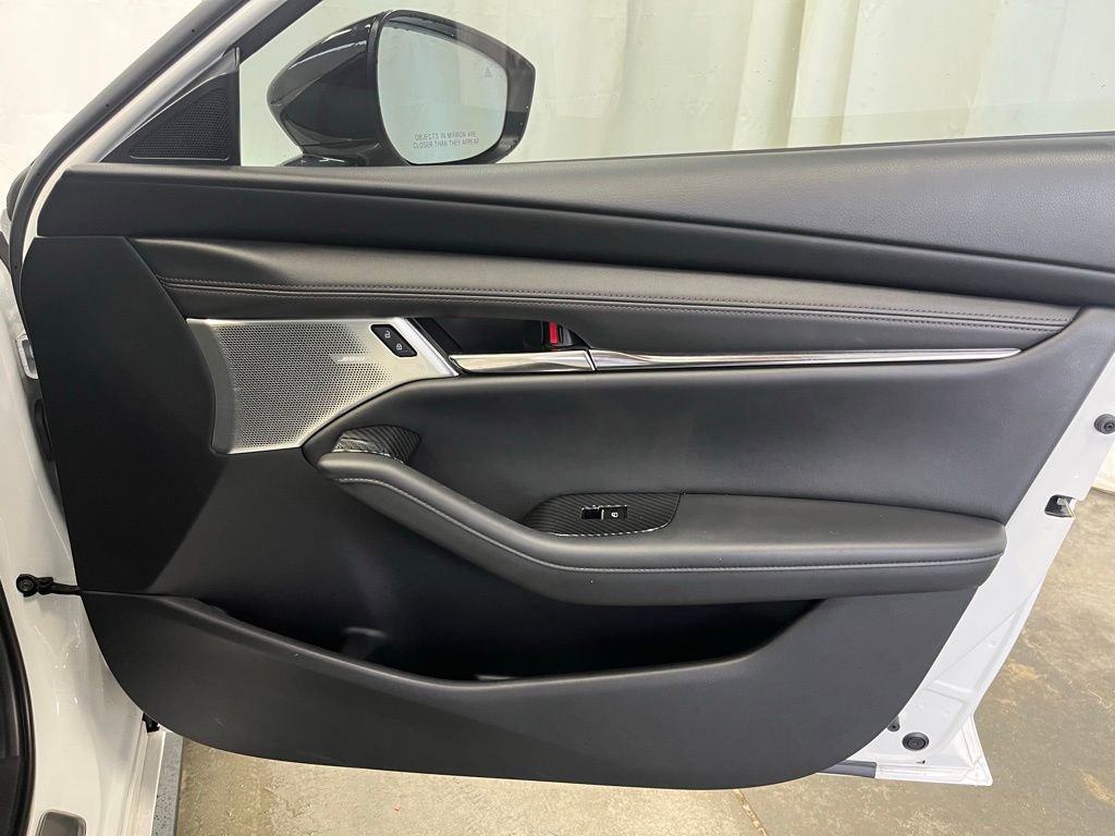 Used 2021 MAZDA MAZDA3 Hatchback w/Premium Plus Pkg image 11