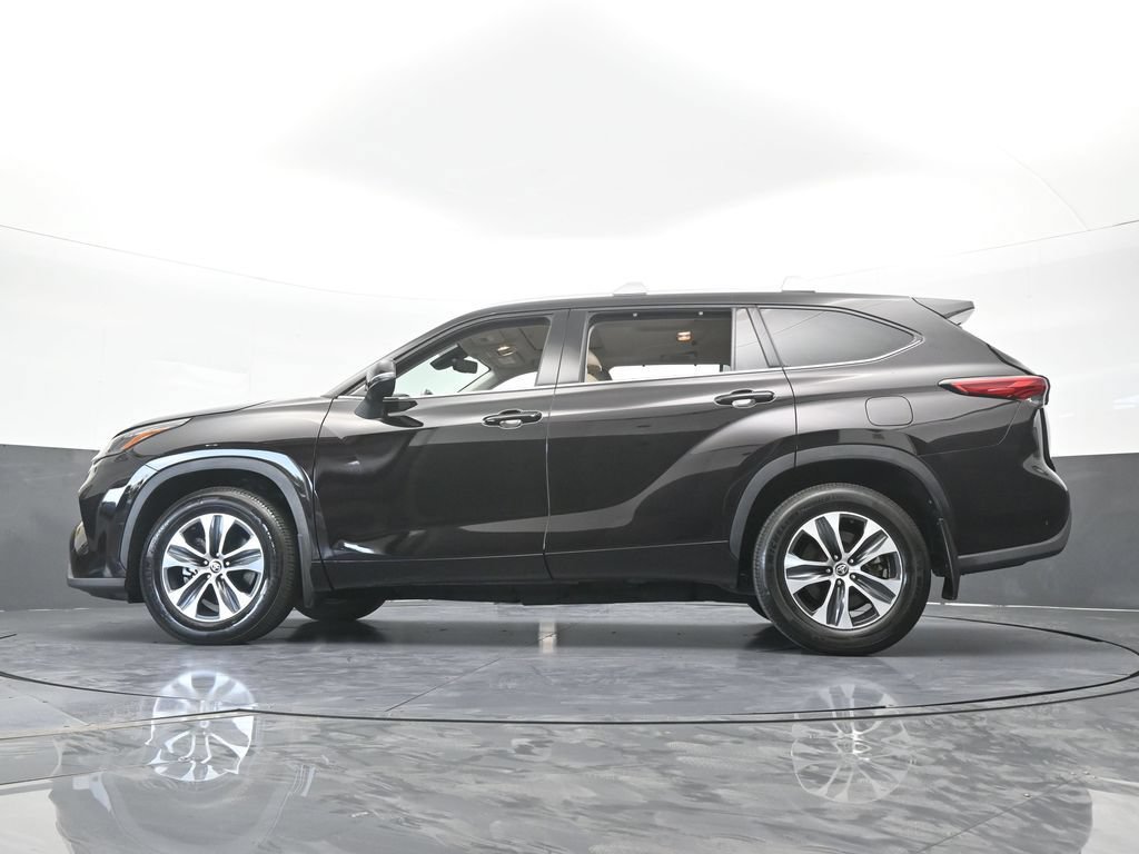 Used 2022 Toyota Highlander XLE FWD image 57