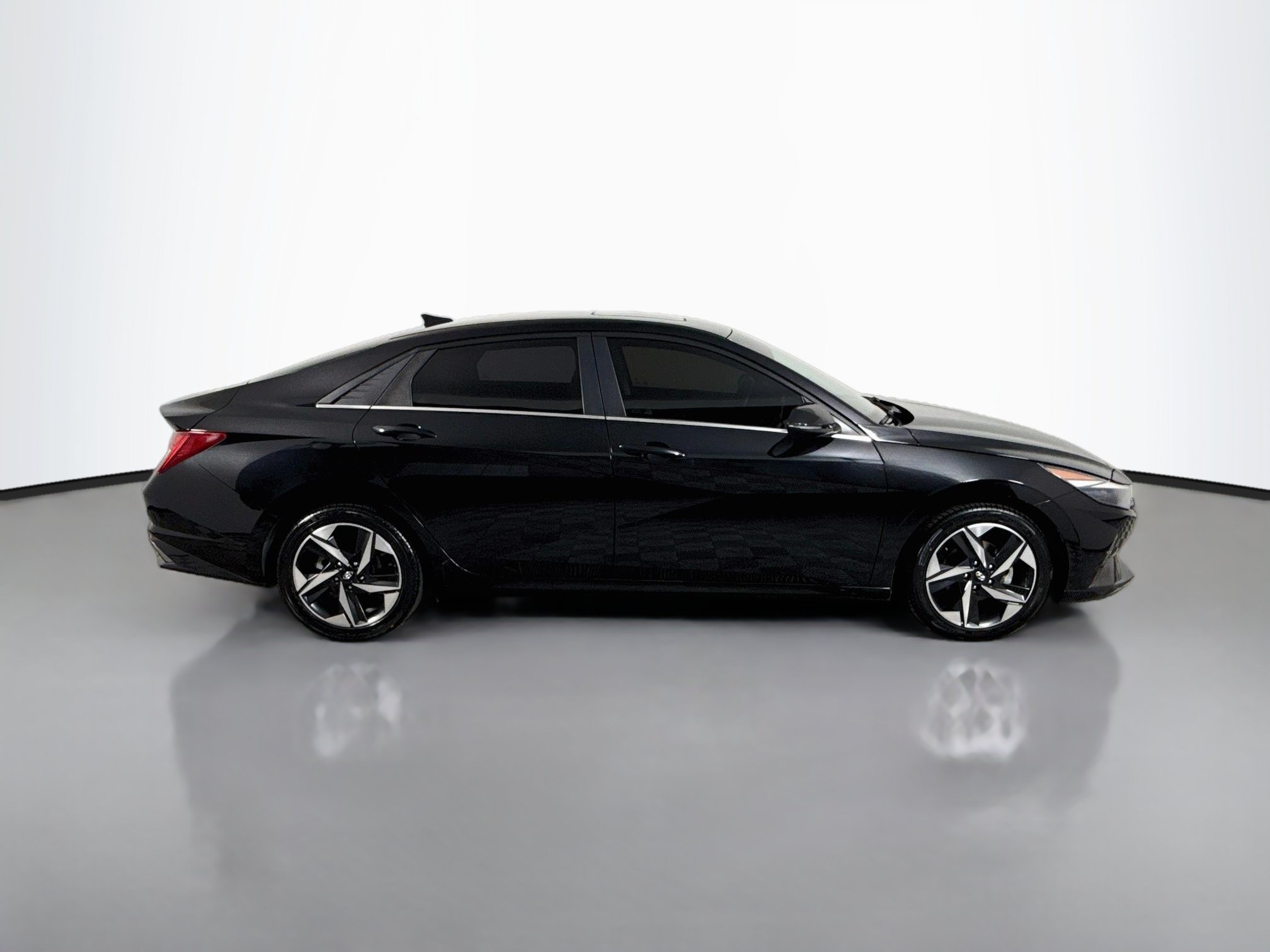 Used 2021 Hyundai Elantra Limited FWD image 11