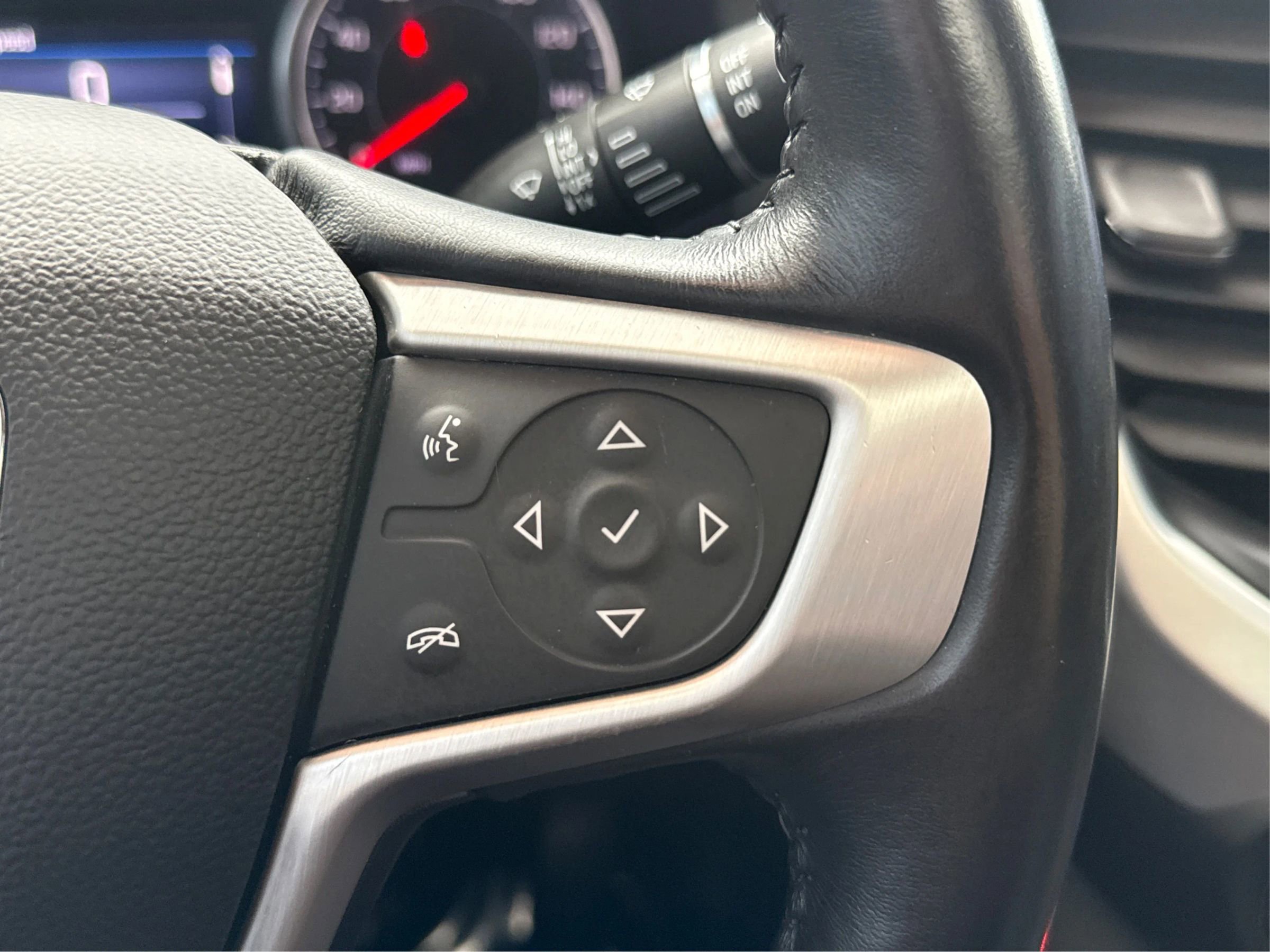 Used 2020 GMC Acadia SLE w/ Driver Convenience Package image 31