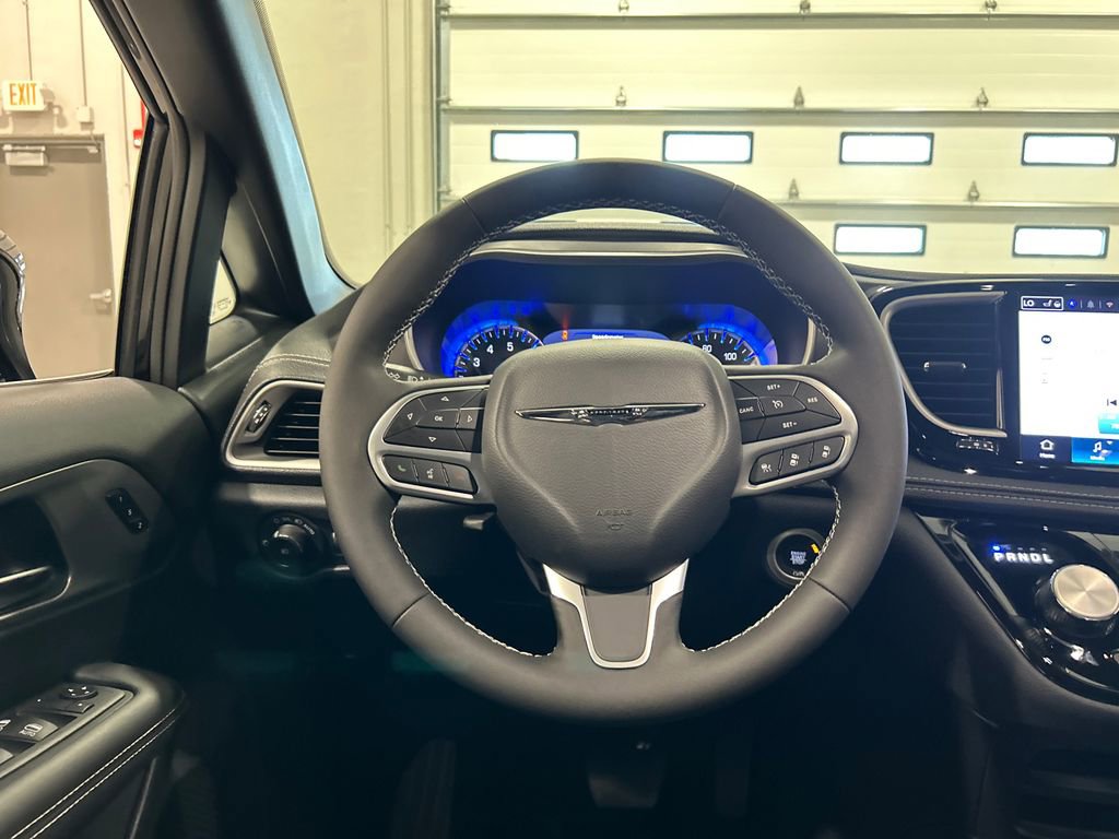 New 2025 Chrysler Pacifica Select image 27