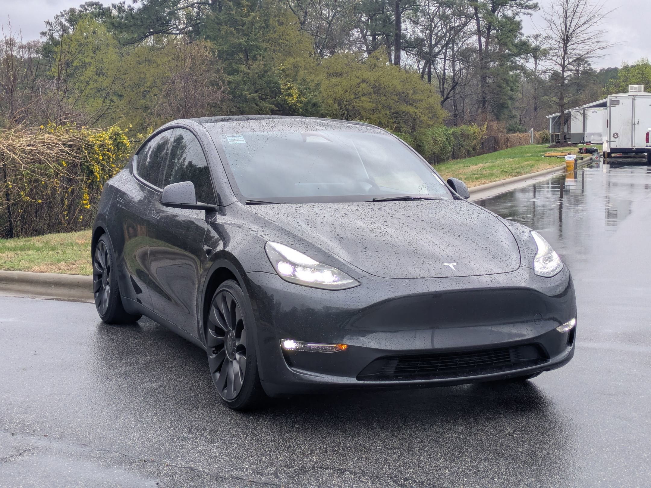 Used 2024 Tesla Model Y Performance image 3