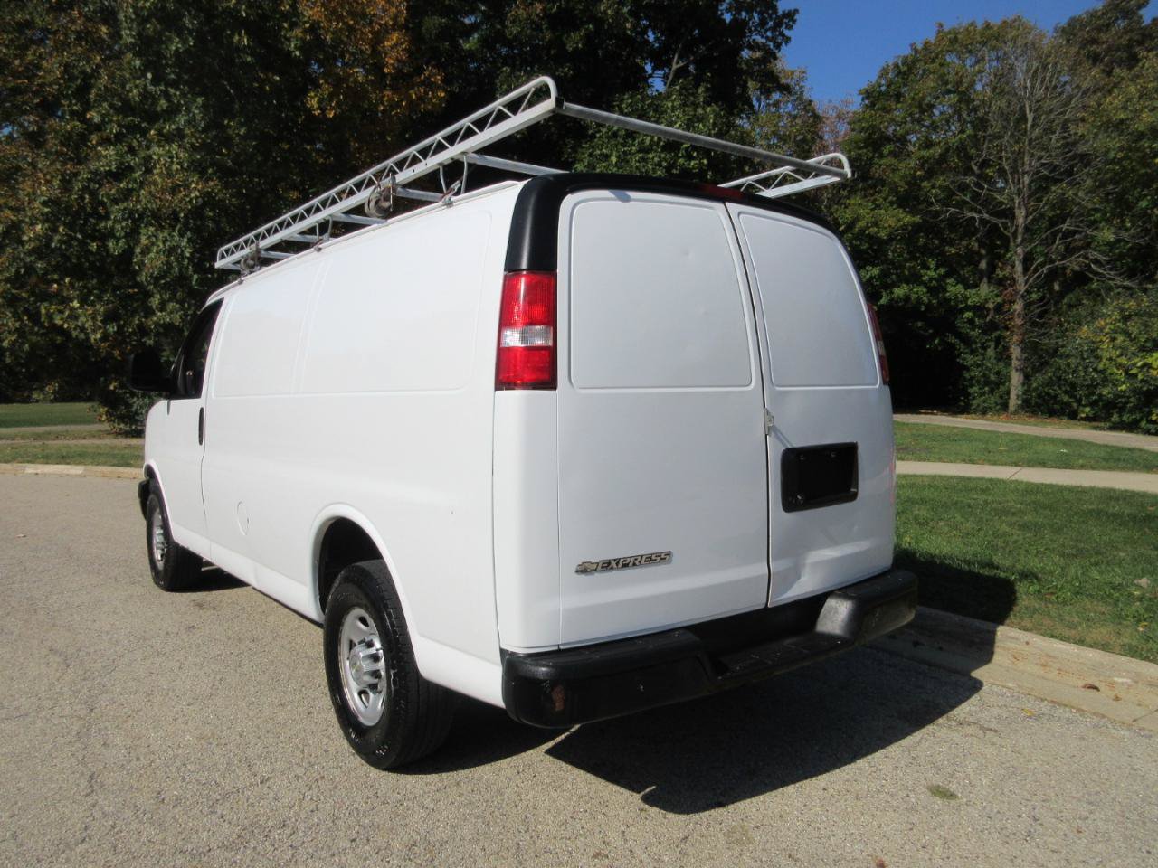 Used 2017 Chevrolet Express 3500 RWD image 28