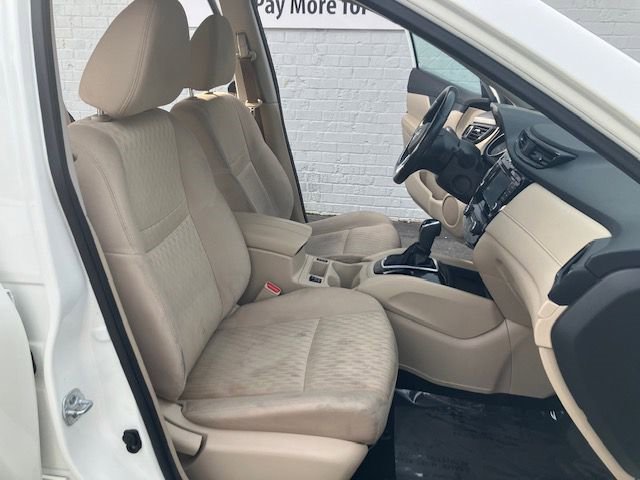 Used 2017 Nissan Rogue SV w/ SV Premium Package image 11