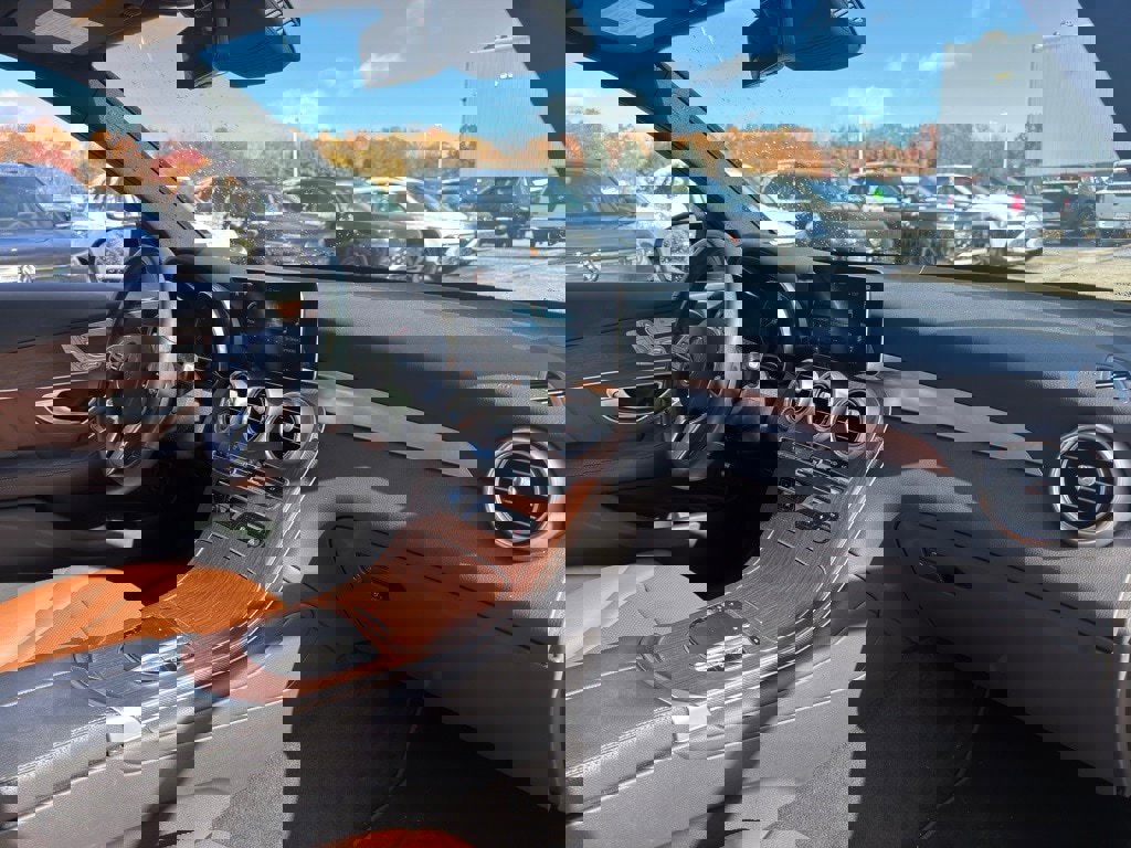 Used 2022 Mercedes-Benz GLC 300 4MATIC image 32