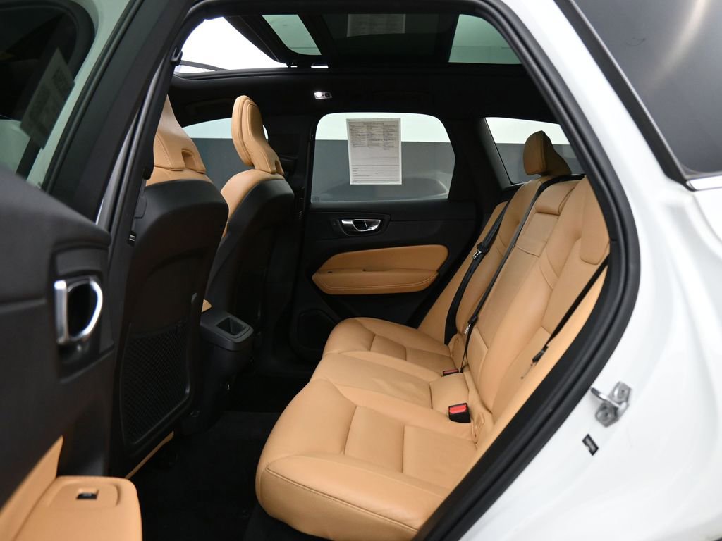 Used 2020 Volvo XC60 T5 Momentum image 15