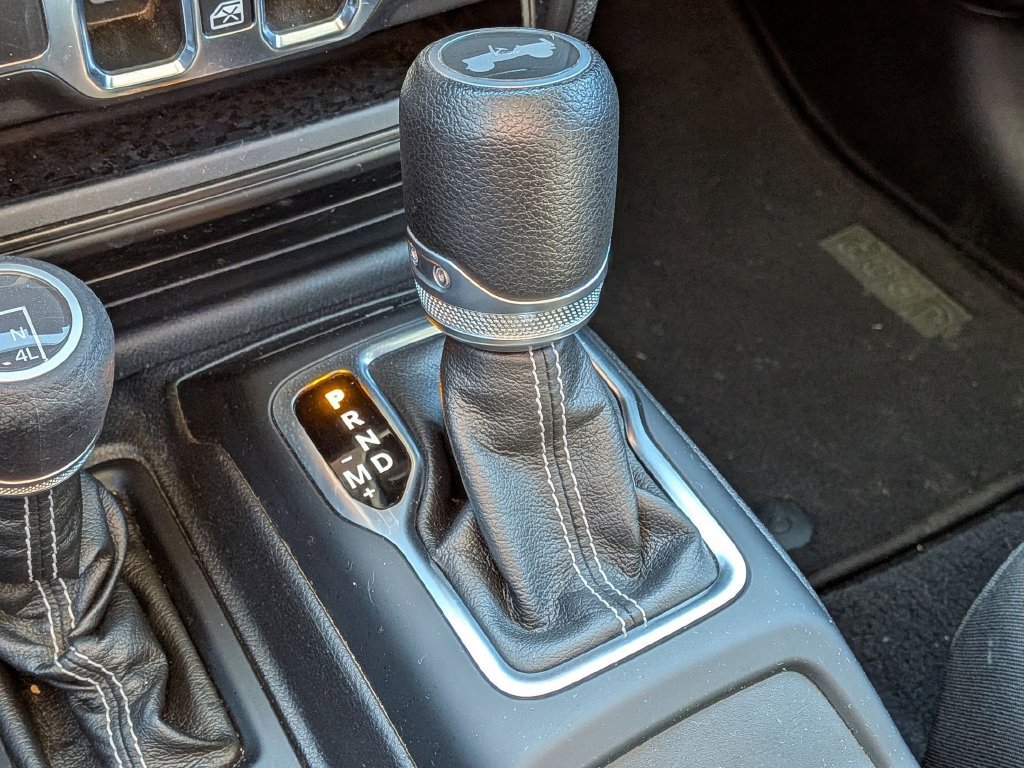 Used 2021 Jeep Wrangler Unlimited Sahara w/ Uconnect 4C Nav & Sound Group AWD/4WD image 18