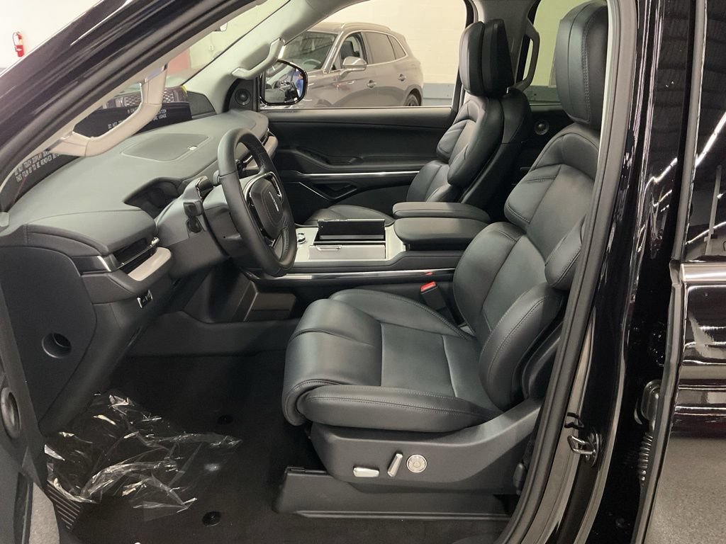 New 2027 Lincoln Navigator Reserve AWD/4WD image 10