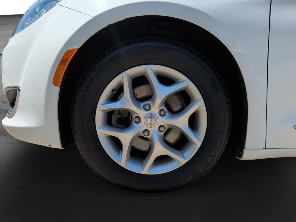 Used 2019 Chrysler Pacifica Limited FWD image 9