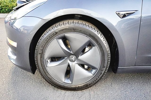 Used 2019 Tesla Model 3 Mid Range RWD image 14