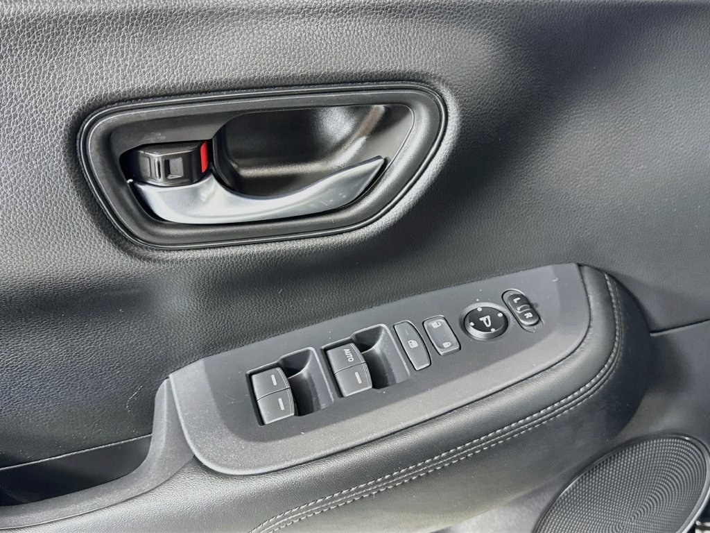 Used 2025 Honda HR-V LX image 15