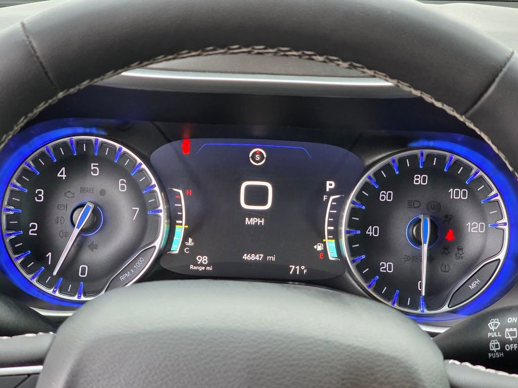 Used 2024 Chrysler Pacifica Touring-L image 19