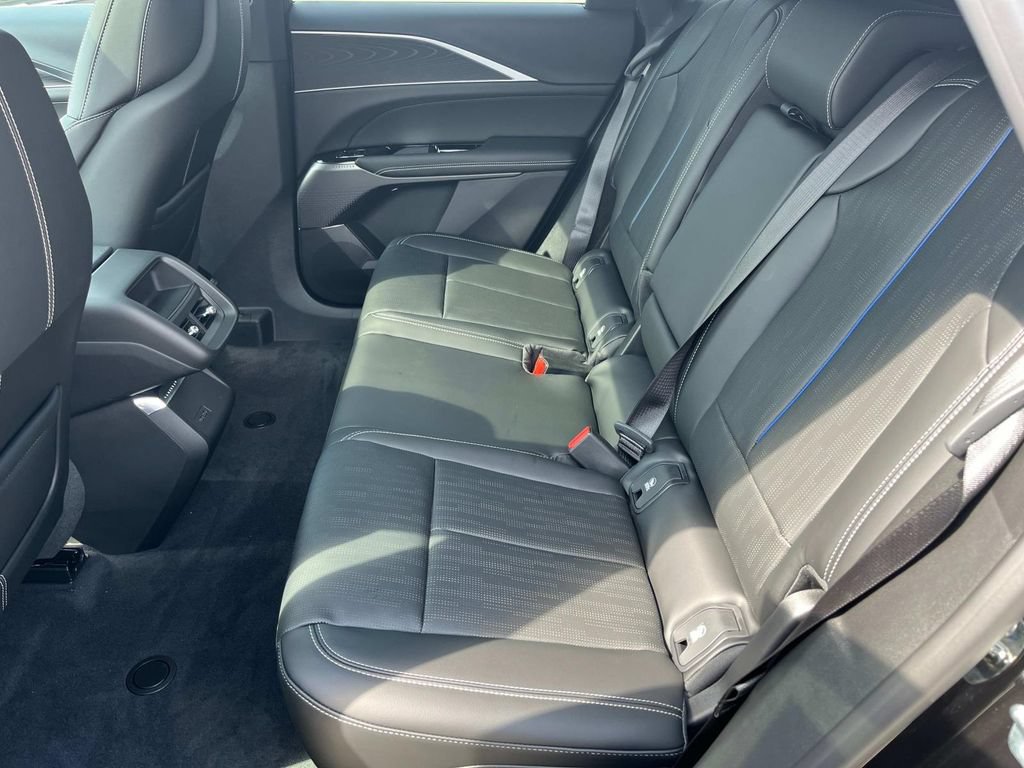 New 2026 Cadillac Lyriq Luxury RWD image 17
