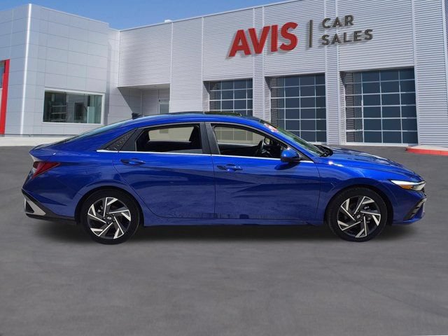 Used 2025 Hyundai Elantra SEL FWD image 5