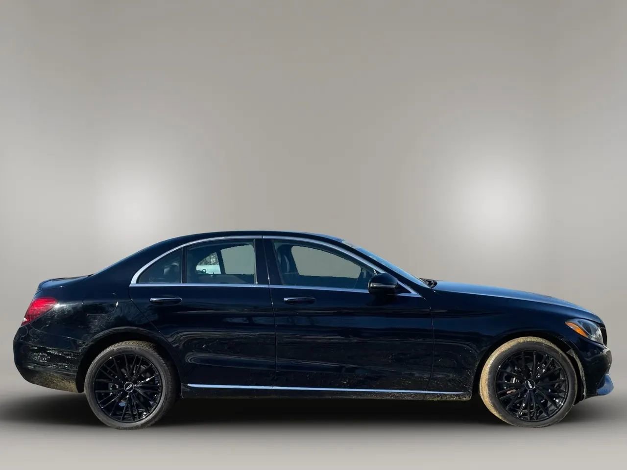 Used 2018 Mercedes-Benz C 300 4MATIC Sedan image 2