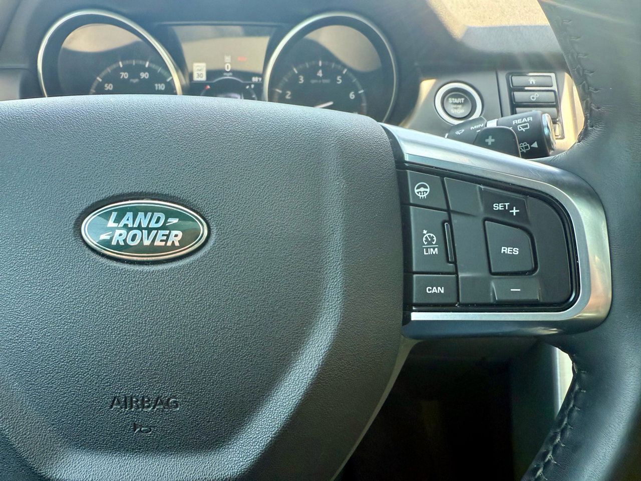 Used 2017 Land Rover Discovery Sport HSE Luxury AWD/4WD image 38