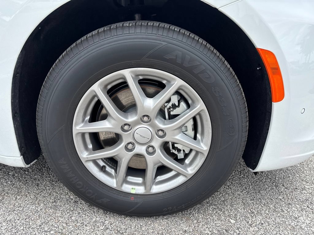New 2027 Chrysler Pacifica Select FWD image 36