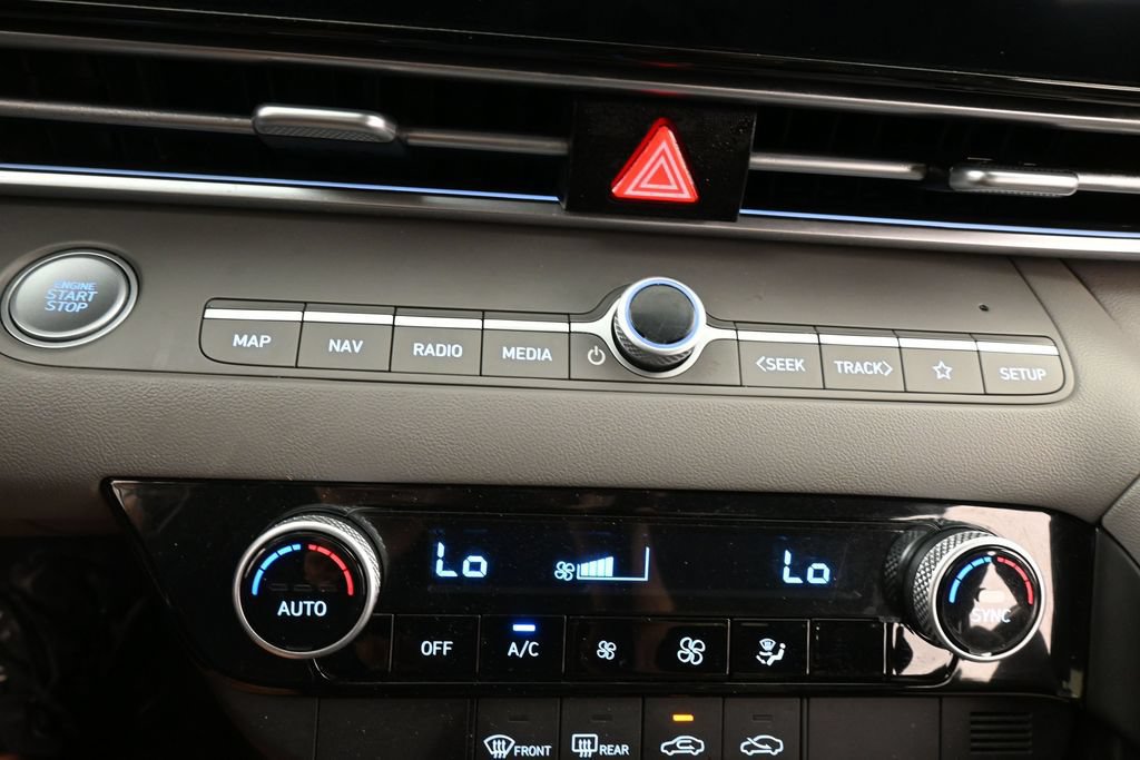 Used 2024 Hyundai Elantra SEL FWD image 27