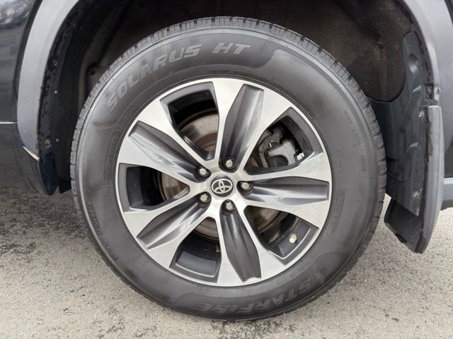 Used 2021 Toyota Highlander XLE image 29