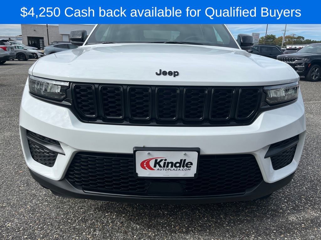 New 2025 Jeep Grand Cherokee Altitude image 2