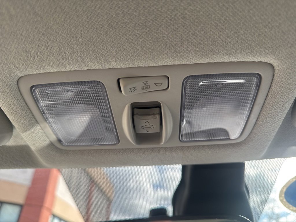 Used 2025 Hyundai Venue SEL image 32