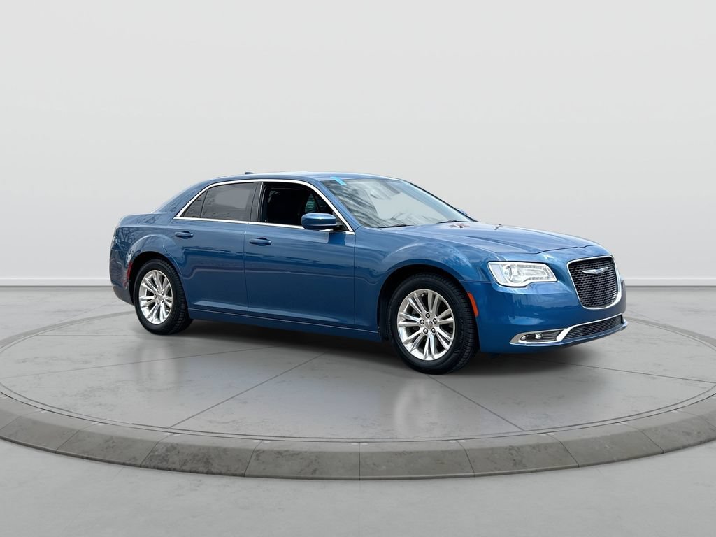 Used 2021 Chrysler 300 Touring w/ Driver Convenience Group RWD image 2