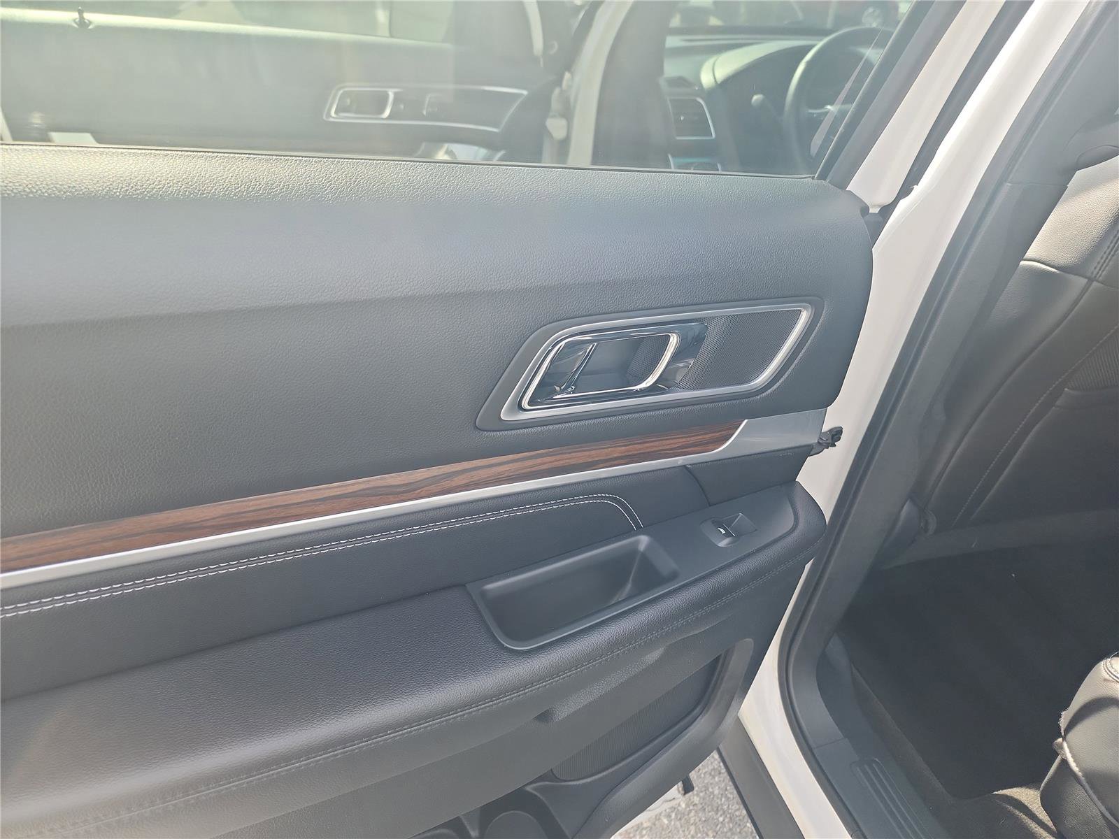 Certified 2017 Ford Explorer Limited w/ Equipment Group 301A FWD image 19