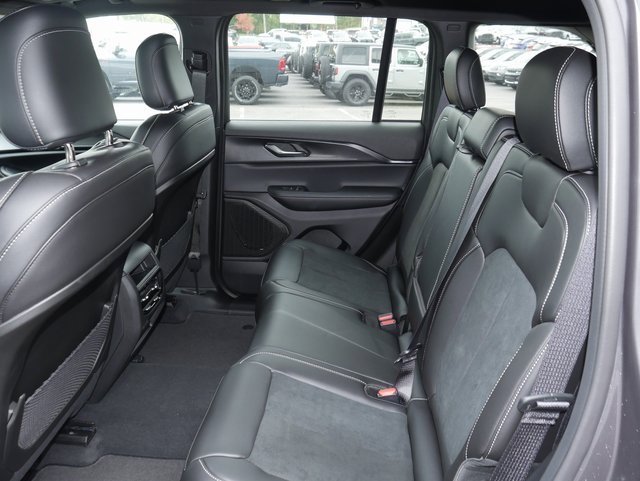New 2025 Jeep Grand Cherokee Laredo image 20