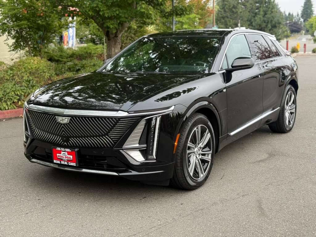 Used 2024 Cadillac Lyriq Luxury image 3